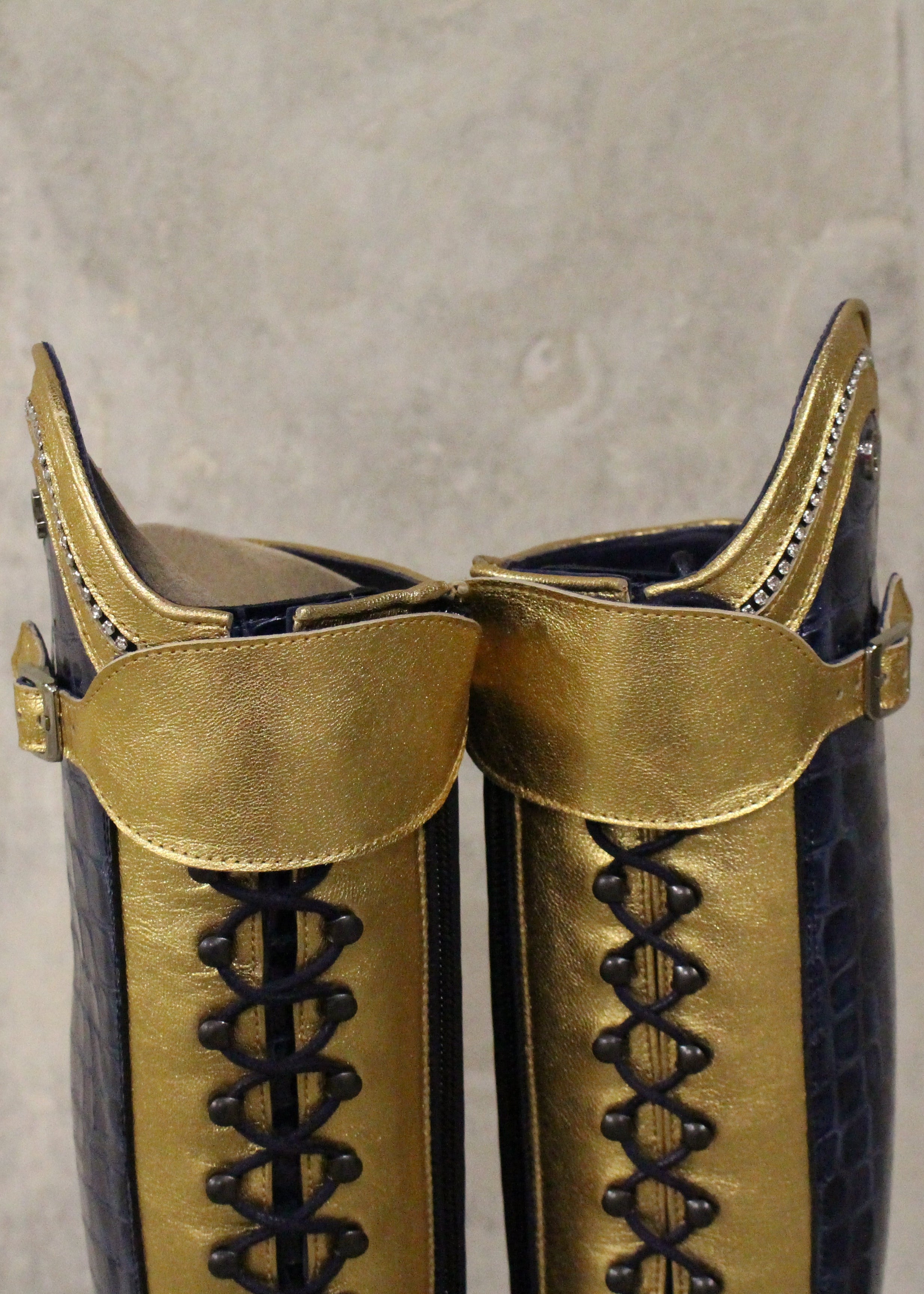 Laurel Laces Reinforced