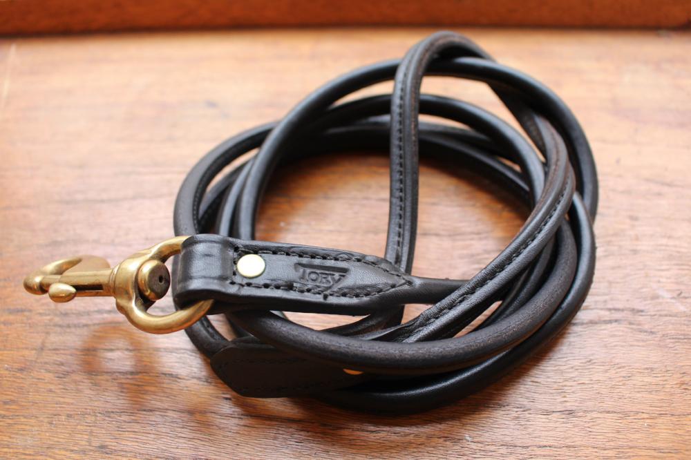 Rolled Leather Dog Leash in Black Amazona Sueca