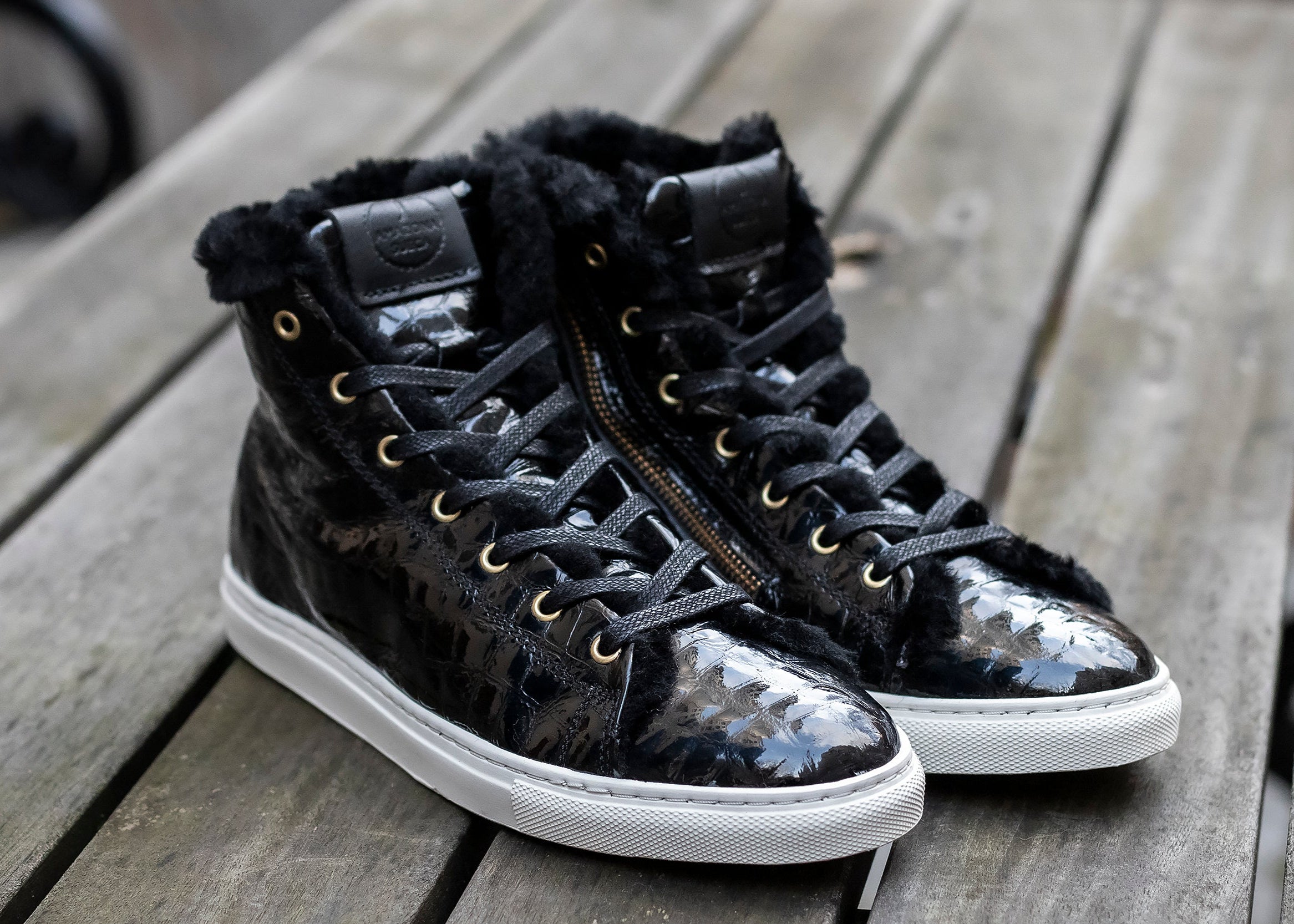 High Top Sneakers Fårskinnsfodrad Svart Crocolack