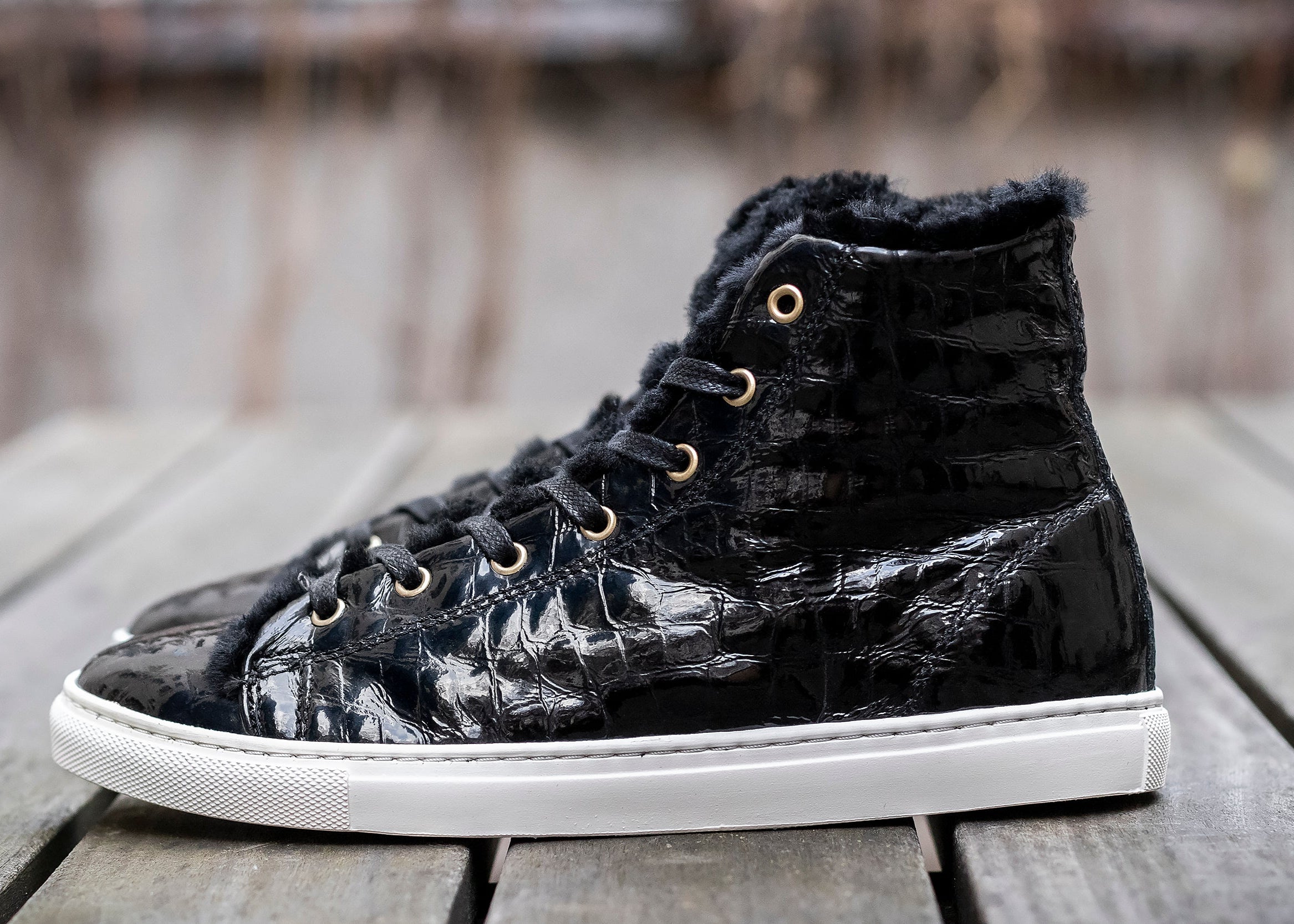 High Top Sneakers Fårskinnsfodrad Svart Crocolack