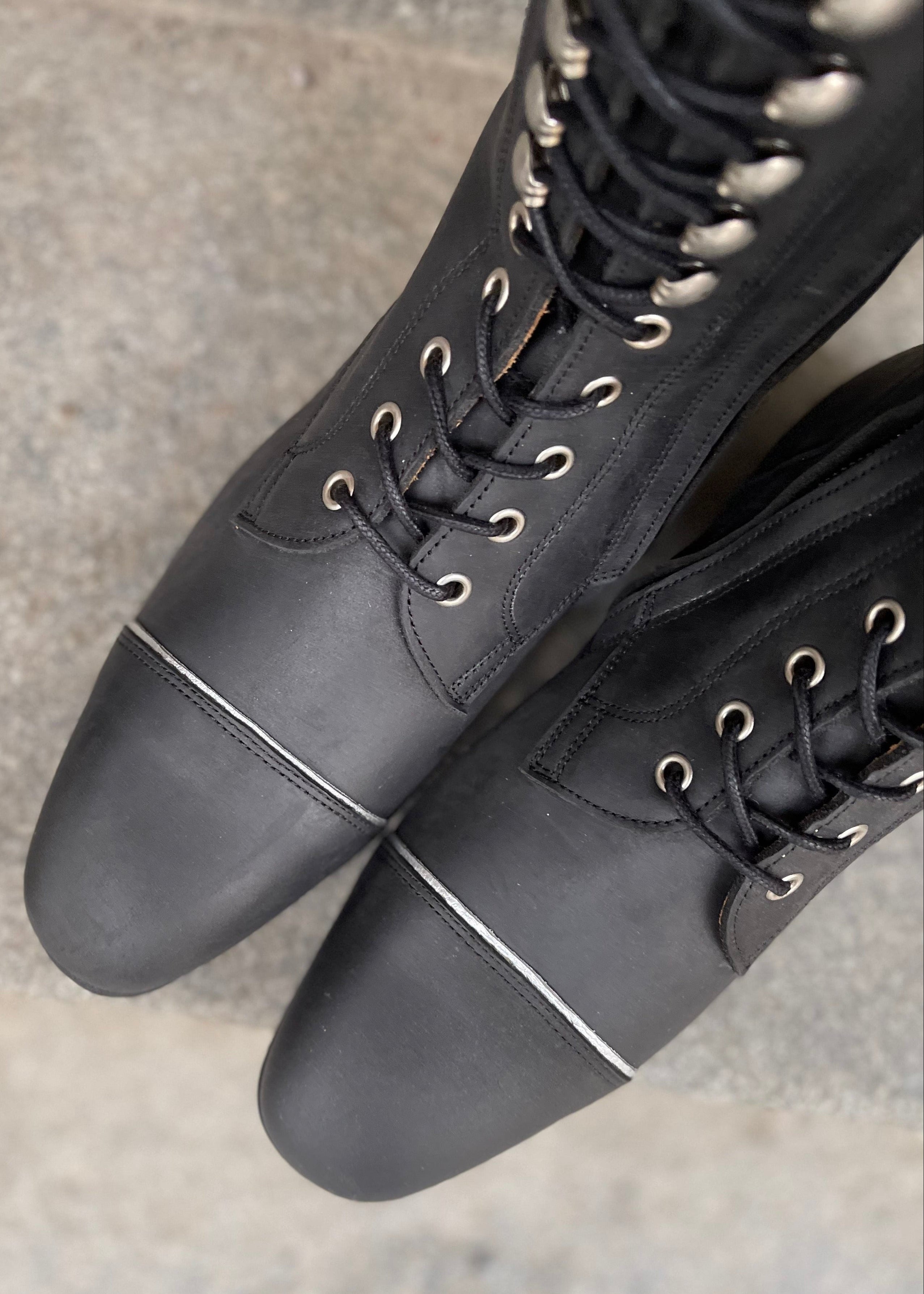 Bia | Waxed Black/Silver | Size 38,5/29-30/45