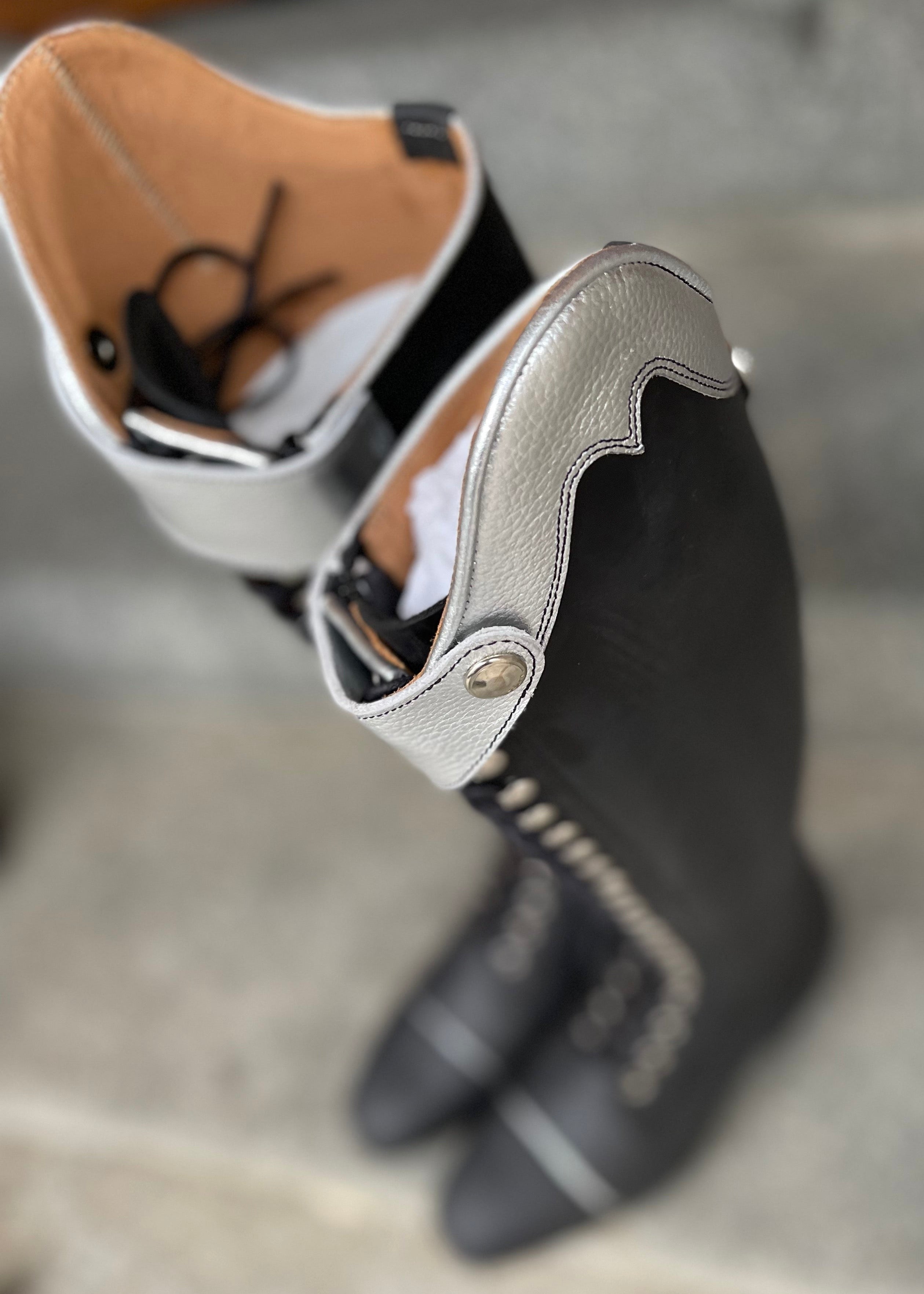 Bia | Waxed Black/Silver | Size 38,5/29-30/45